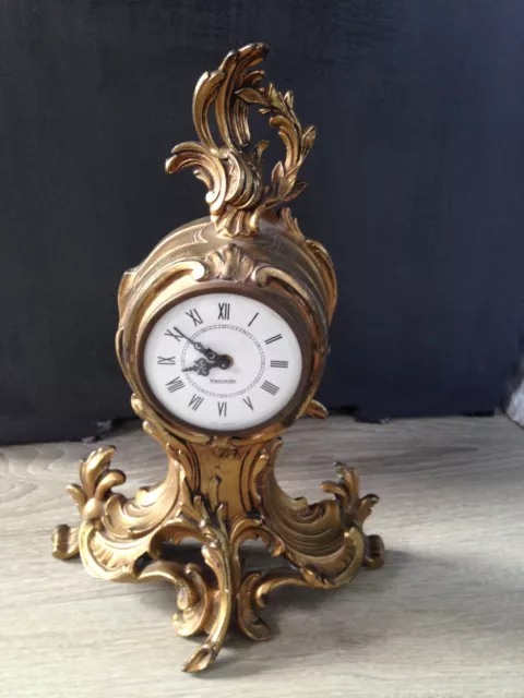 Jolie petite pendule horloge Régule style Louis XV Marque Mercedes Germany