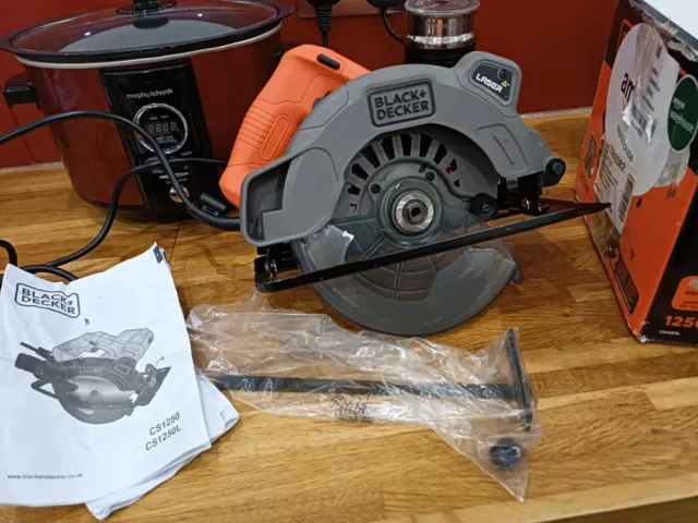 https://www.picclickimg.com/j4wAAOSwH3RlTgKm/Black-and-Decker-190-mm-Circular-Saw-1250W.webp