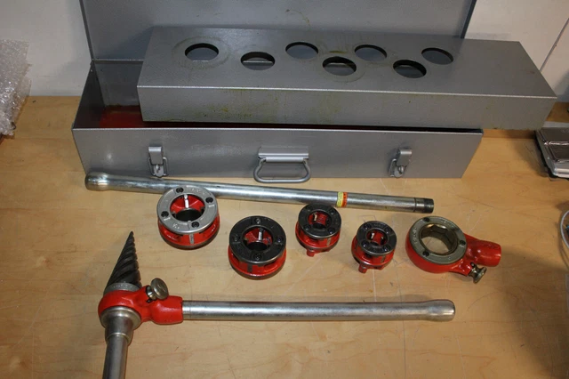 Ridgid 00-R Pipe Threader Dies 1/2, 3/4, 1, 1.25" Ratchet, Case, D-476 Reamer
