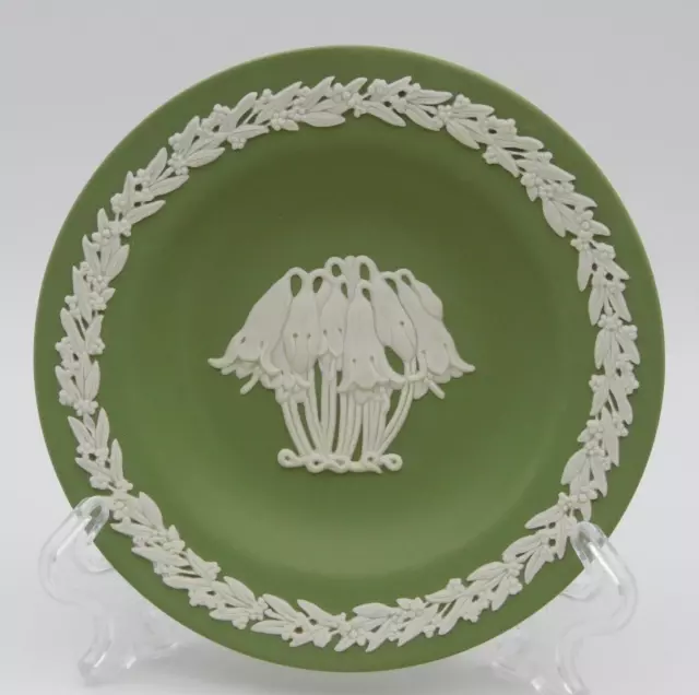 Wedgwood WHITE on SAGE (Green) Jasper Ware  *CHRISTMAS BELLS* Miniature Plate