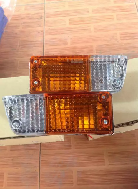 MAZDA CAPELLA RX2 RX-2 Front Turn Signal Lights Lamps NEW.