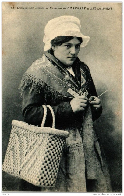CPA Env. de CHAMBÉRY et AIX-les-BAINS Costume (723631)