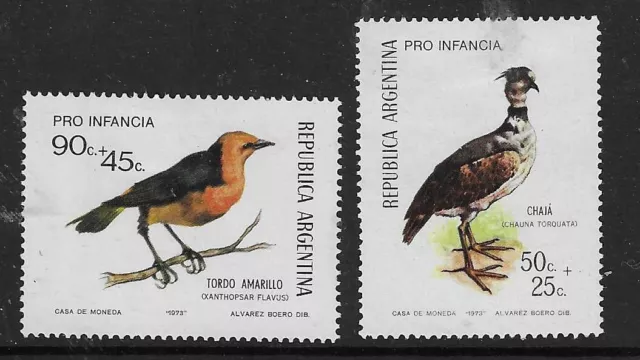 Argentina 1973  BIRDS set of 2  MINT hinged