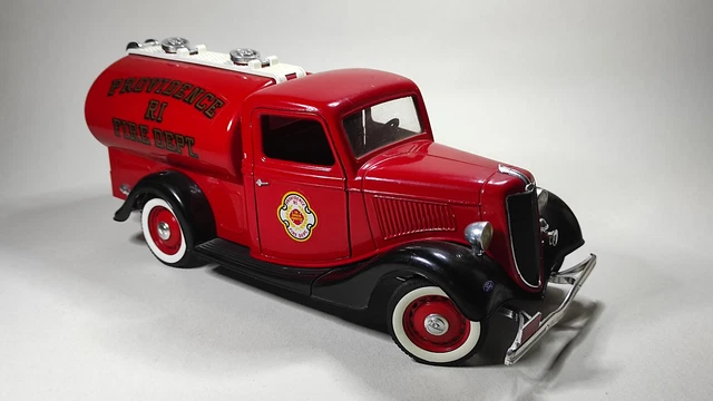 Miniature Ford V8 Citerne 1/18 Solido - RARE - Occasion, Couleur Rouge