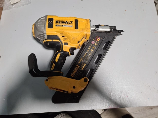Clavadora de marco sin escobillas DEWALT DCN692N XR 18V (solo herramienta)