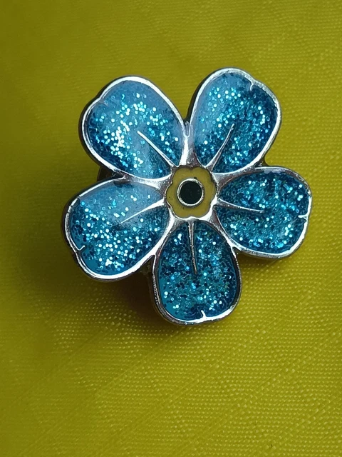 thumbnail image 2 of LOT OF 3 Forget Me Not WWII Remembrance Lapel Pins - Masonic Style, 1/4 Inch 2 of 12