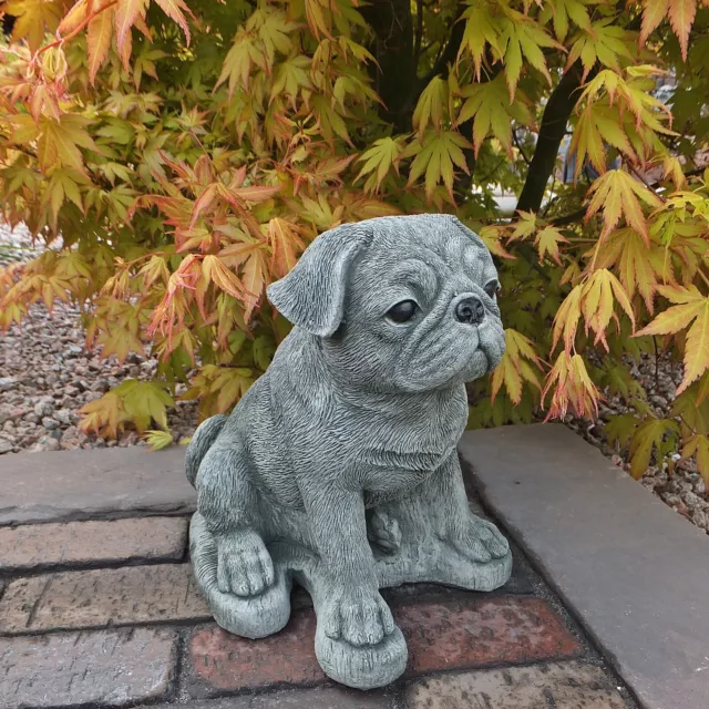 Steinfigur Mops  Hund Tierfigur Gartenfigur Tür Dekoration Frostsicher