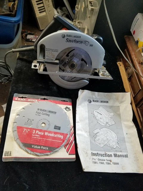 VINTAGE BLACK Decker Sawforce 300 Corded Circular Saw w Manual 3 Blades 74.99 PicClick