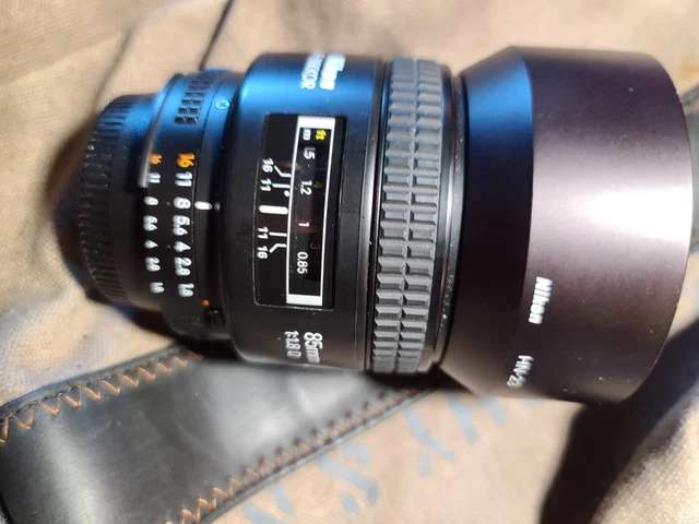 Nikon NIKKOR 85mm f/1.8 D AF Lens w/Lens Shade - Portrait-Black