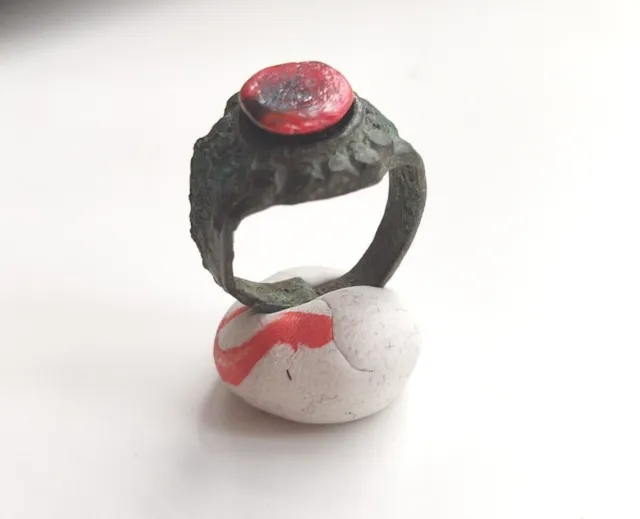 Antiker antiker römischer Ring mit rotem Stein, Artefakt Kiewer Rus,...