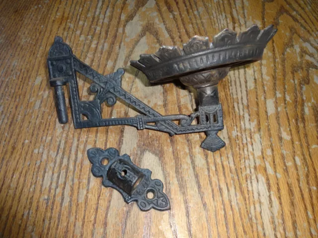 Antique Cast Iron 8” Wall Mount Oil Lamp Holder Swing Arm w/Bracket Victorian