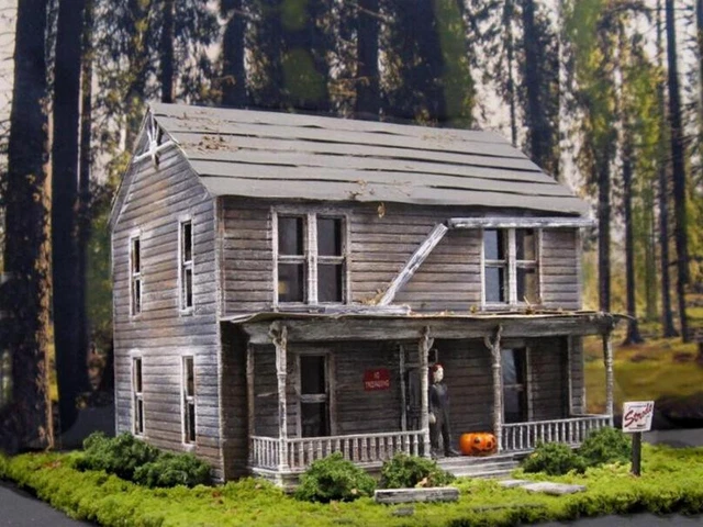 Michael Myers House Model~Halloween Movie House Diorama~Strode~Ho Scale Built