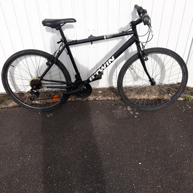 VELO DECATHLON ROCKRIDER 300 taille L, pneus 26