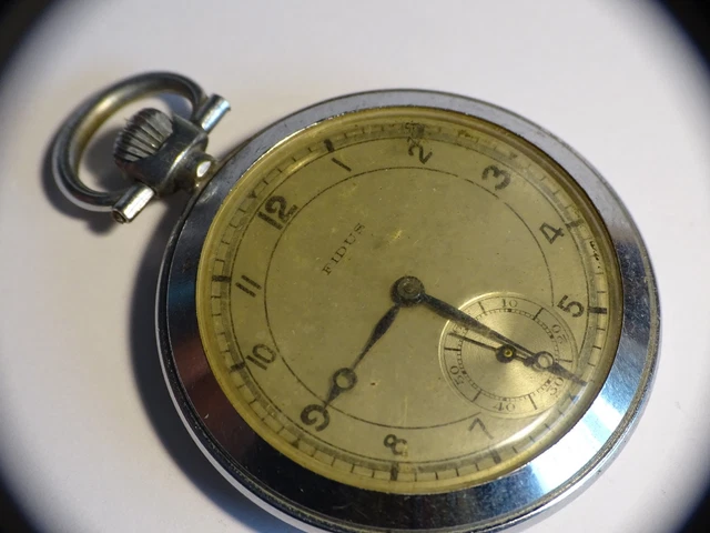 Montre Gousset Ancienne En Métal - À Réviser Ou Pour Pièces - Modèle Vintage