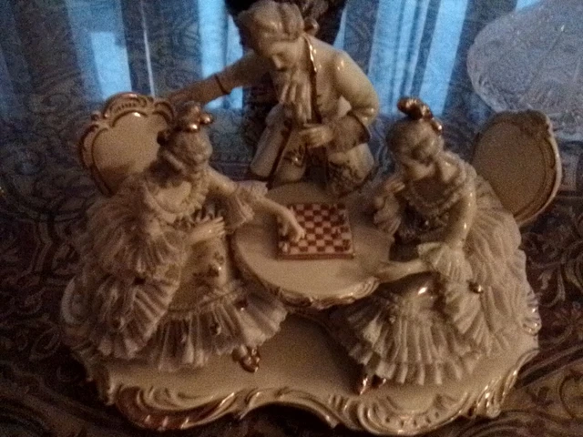 grand groupe porcelaine de Saxe "jouant aux échecs"