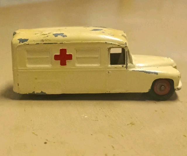 DINKY TOYS 1/50 renault 80 F ambulance militaire EUR 15,00 - FR