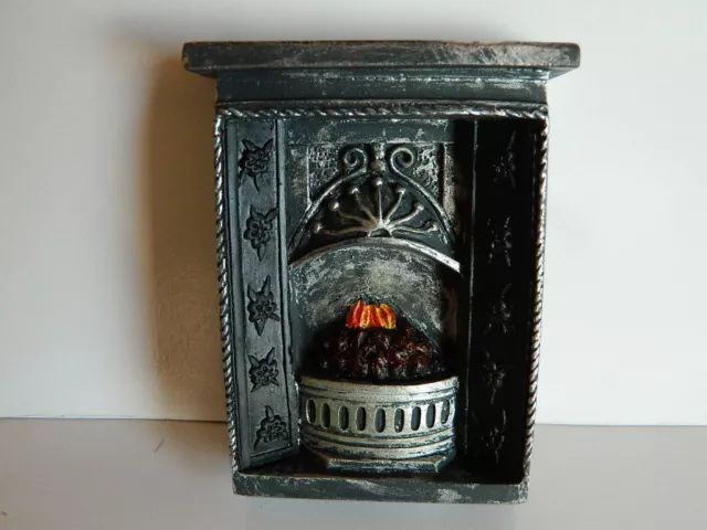 (HP11) 1/12th scale DOLLS HOUSE SMALL RESIN FIREPLACE - CHECK SIZE