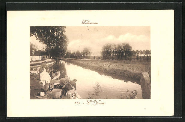 CPA Arpajon, Vue sur la Remarde, washing women at work