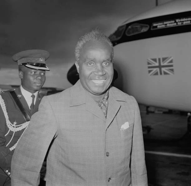 FIRST PRESIDENT OF Zambia Kenneth Kaunda Arrives At Heathrow 1968 OLD