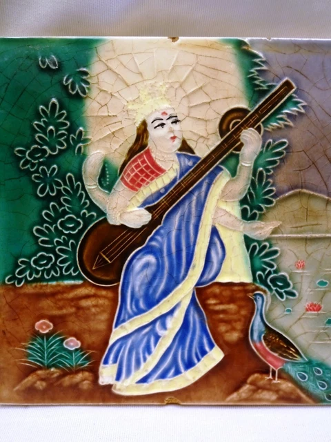 Vintage Carreau Raja Ravi Varma Objet Saraswati Léger en Relief Image Porcelaine 4