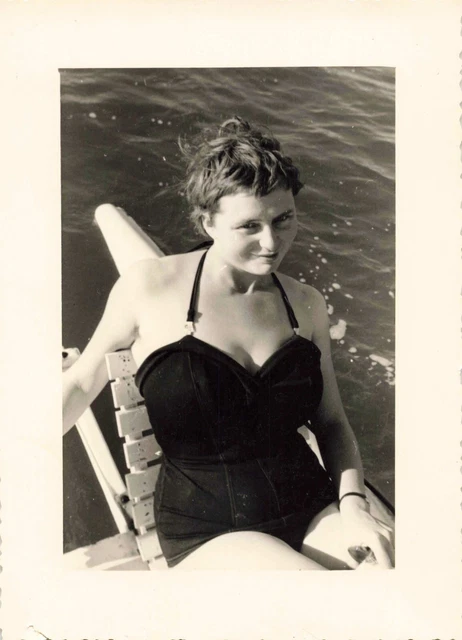 Petite Photo Ancienne – Tirage Vintage – Époque Rétro