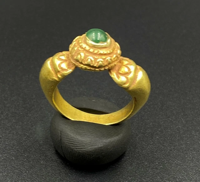Antique Ancient Gold Jewelry Ring With Gems 18 K From South East Asia Countries