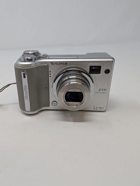 Appareil Photo Numérique Fujifilm FinePix E500 – 4.1 MP – Zoom Optique 3,6x – Occasion