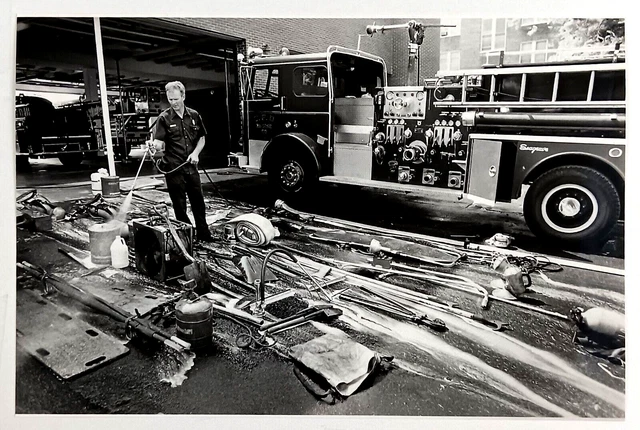 1982 Charlotte NC Fire Station #4 Fireman Washing Engine Vintage Press Photo