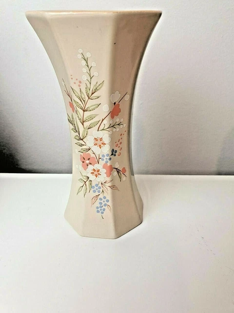 St Michael Vintage japanische Knospenvase klein 6,5 Zoll cremefarbene Blumenmuster achteckige Form