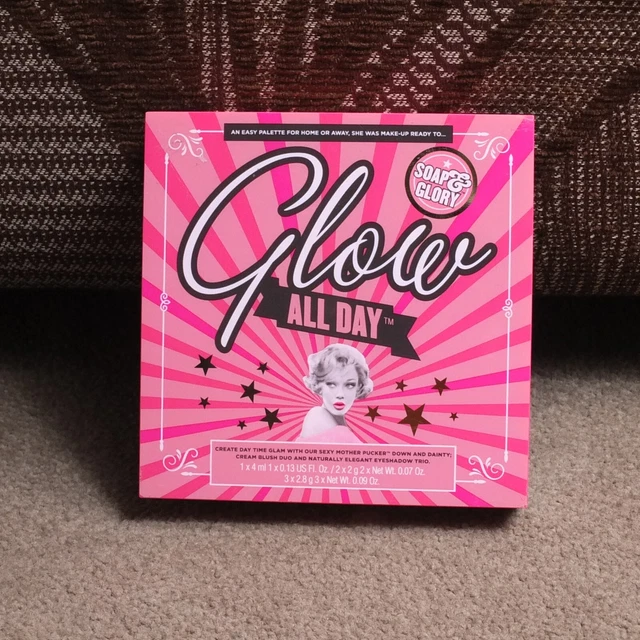 Brandneues kompaktes kosmetisches Geschenkset Soap & Glory 'Glow All Day' (TSGGADCCGS001)