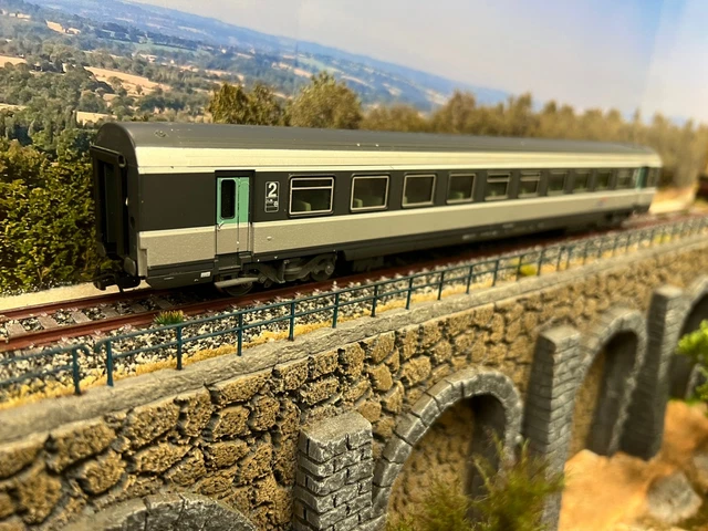 VOITURE CORAIL + SNCF 2ème CLASSE LIMA COLLECTION 2CL REF L 309730 HO 1