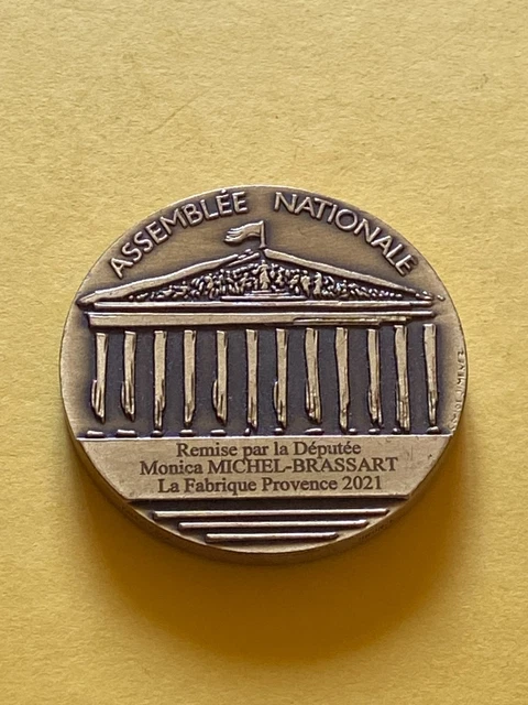 MÉDAILLE ASSEMBLÉE NATIONALE PAR DRAGO MÉDAILLE ASSEMBLÉE NATIONALE Par Drago Offert Par Le Deputé