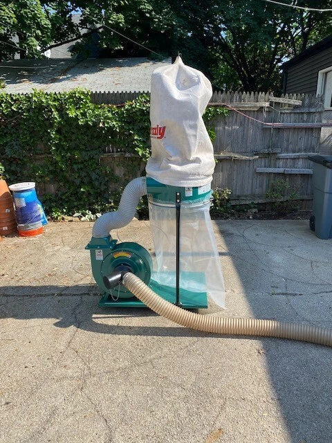 Grizzly G1028Z2 - 1 1/2 HP Dust Collector w/vacuum hose