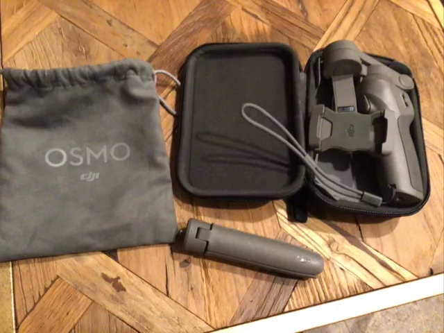 DJI Osmo Mobile 3 Combo - Gimbal Stabilizer