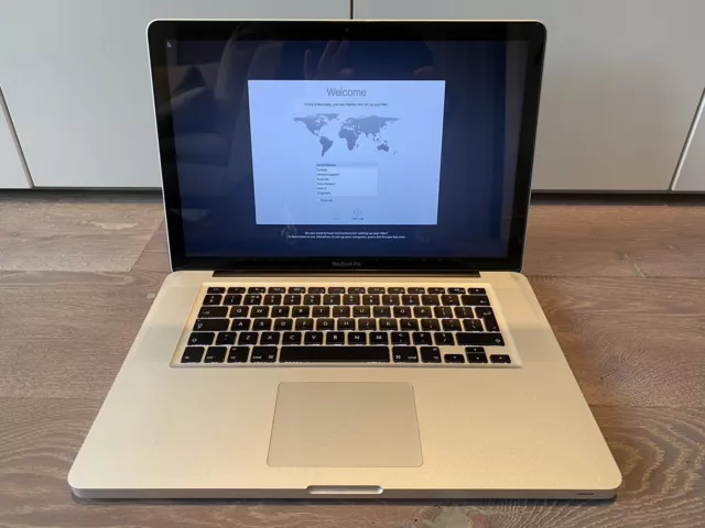 Apple MacBook Pro 15" (500GB HD, Intel Core i7 2nd Gen, 2.20GHz, 4GB RAM, AMD...