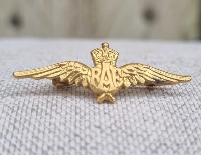 WW2 ORIGINAL BRITISH ROYAL AIR FORCE (RAF) Hat Cap Badge EUR 18,66