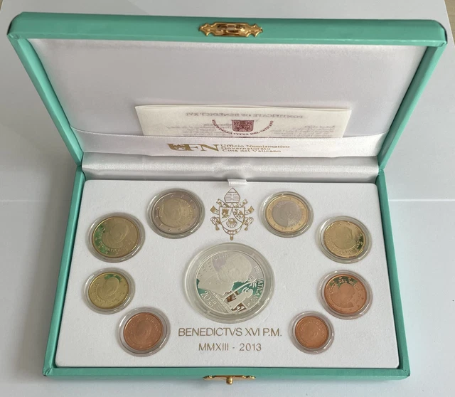 KMS-Vatikan in PP 2013, Benedikt XVI. und 20 Euro Gedenkmünze Verdi in Silber