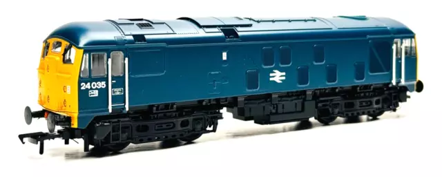 Bachmann 00 Gauge - 32-416 - Class 24/0 Diesel 24035 Br Blue Yellow Ends - Boxed