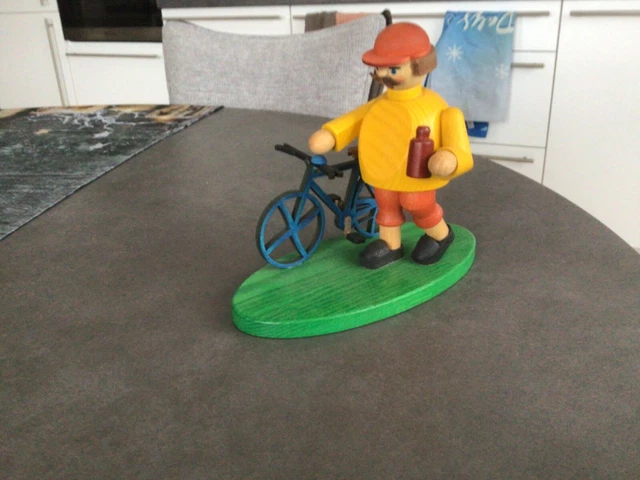 Erzgebirge "Räuchermännchen - Radfahrer", 18 cm breit, 15 cm hoch