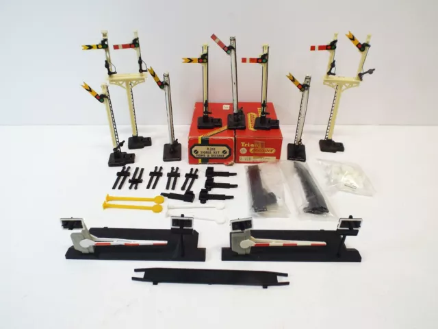 Hornby Job Lot Of Signals Level Crossing Plus Other Bits Good Some Boxed (K876)