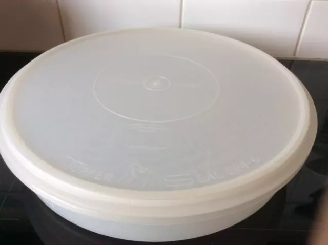 Vintage Retro Tupperware Round Pie  Cake Carrier Taker Opaque With Seal