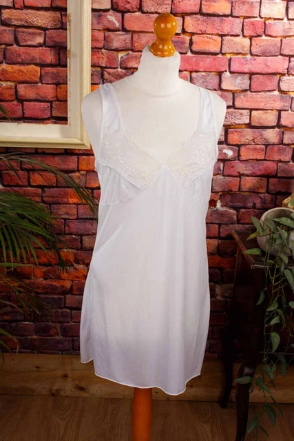 Combinaison Vintage En Dentelle De Calais - Taille 42 (fait 40), Blanc Cassé, Occasion Avec Petit Défaut