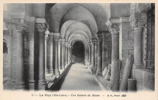 LE PUY  - une galerie du musée
