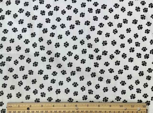 "Tela con estampados de patas negras gato gatito perro cachorro mascota en edredón blanco 100 % algodón 35"