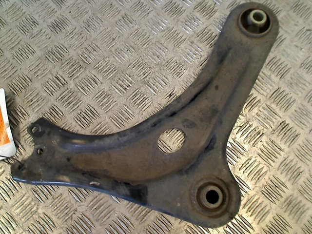 Triangle Avant Droit Pour CITROËN C6 3.0 HDI - Pièce D'occasion En Bon état - Réf. Opisto 105010702