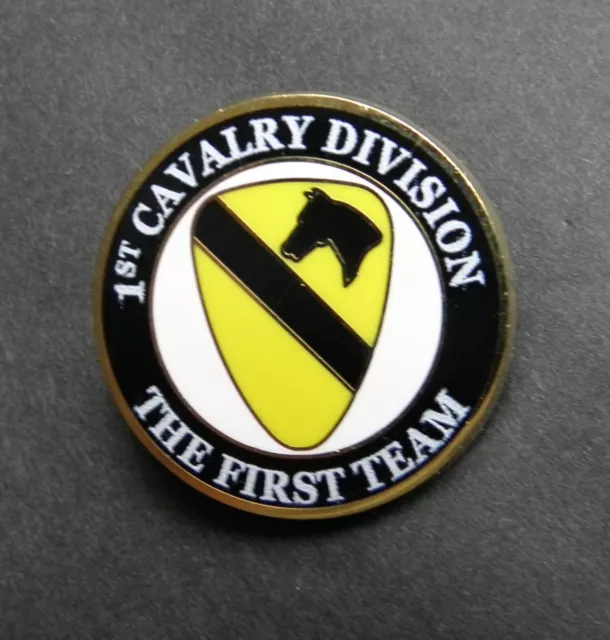 US Army 1st Cavalry Division First Team Round Lapel Hat Pin Badge 1 inch