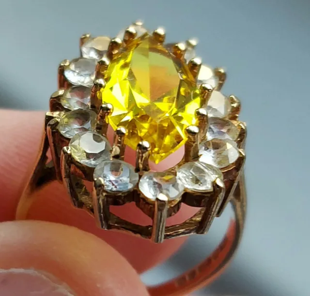 Beautiful Stunning Yellow Citrine And 9ct Gold Ring