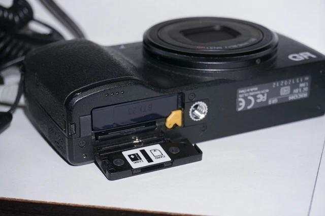 [Near Mint] RICOH GR II 16.2 MP Digital Compact Camera - Black 4
