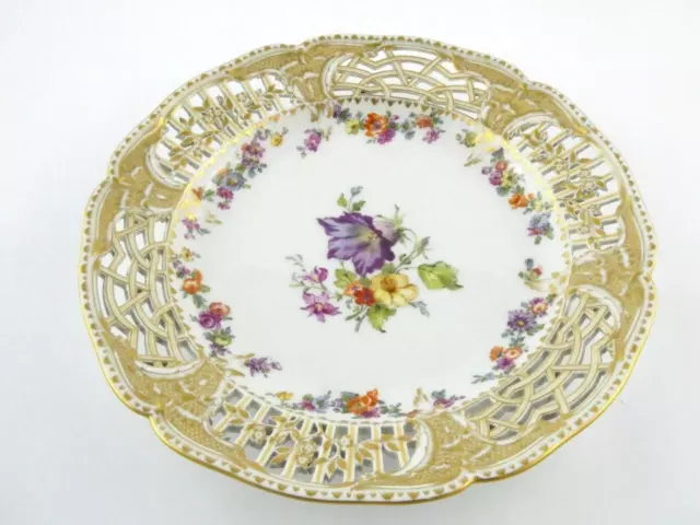 Vintage KPM Porcelain Main Peint Salade Plaque Percé Motif Multi Fleur Centre