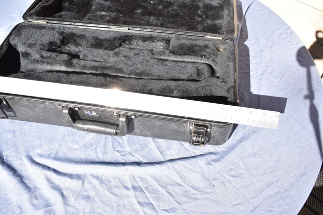 Plastic-shell empty Trumpet Case ONLY. Fits Yamaha,Conn,Getzen,bundy #K Plastic-shell empty Trumpet Case ONLY. Fits Yamaha,Conn,Getzen,bundy #K